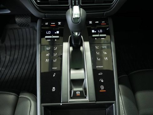 New 2025 Porsche Macan image 23