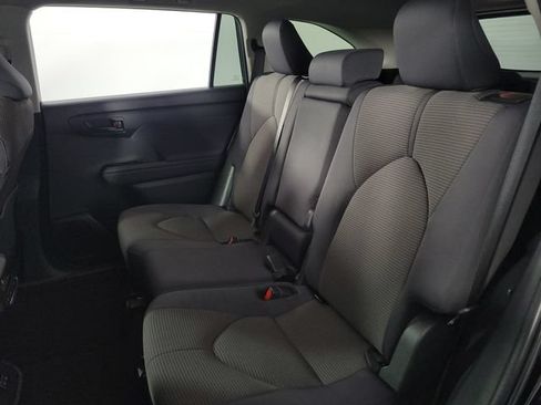 Used 2024 Toyota Highlander LE AWD/4WD image 18