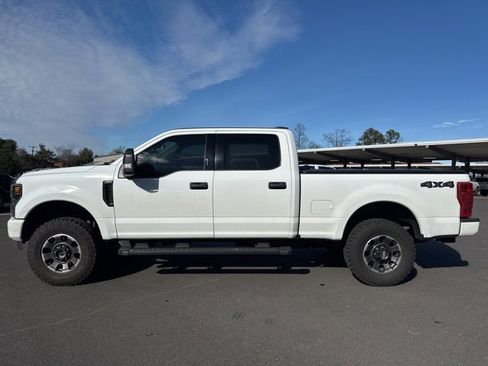 Used 2022 Ford F250 XLT w/ Black Appearance Package image 2