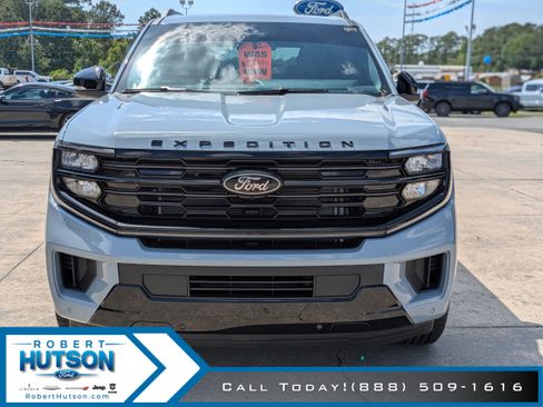 New 2026 Ford Expedition Platinum w/ Stealth Performance Package AWD/4WD image 3
