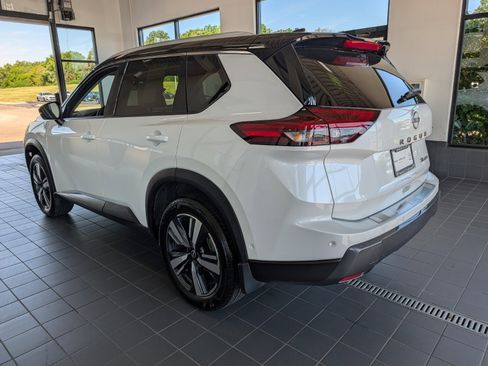 Used 2025 Nissan Rogue SL w/ SL Premium Package AWD/4WD image 5