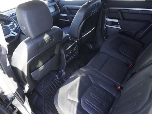 Used 2020 Land Rover Defender 110 SE image 29
