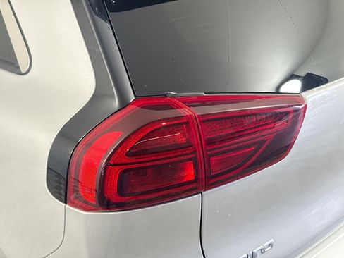 Used 2020 Kia Niro EX Premium image 36