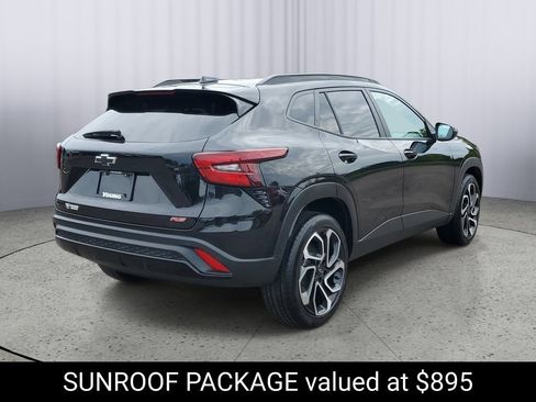 Certified 2025 Chevrolet Trax RS w/ Sunroof Package FWD image 3