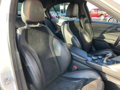 Used 2018 Alfa Romeo Giulia Quadrifoglio w/ Driver Assist Dynamic Package RWD image 31