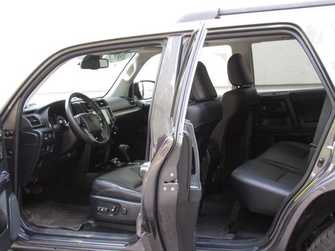 Used 2022 Toyota 4Runner Limited AWD/4WD image 13