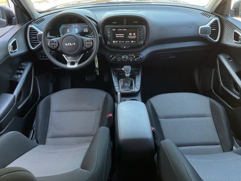 Used 2025 Kia Soul LX w/ LX Technology Package image 20
