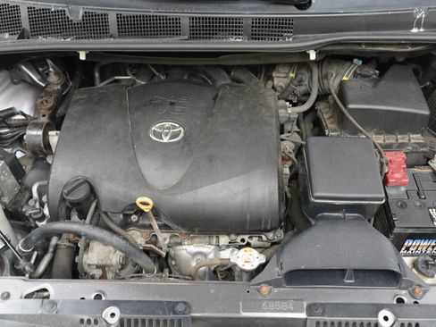 Used 2020 Toyota Sienna LE AWD/4WD image 30