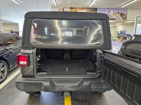 Used 2019 Jeep Wrangler Sport image 31