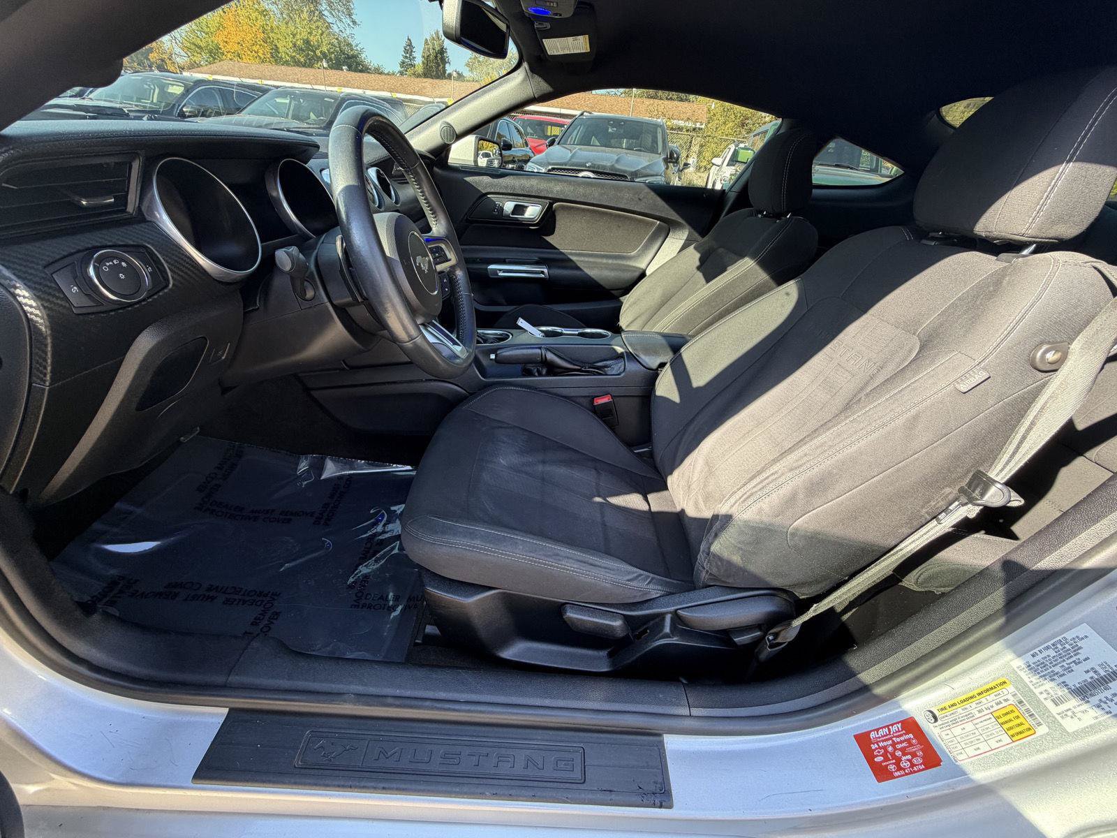 Used 2018 Ford Mustang Coupe RWD image 11