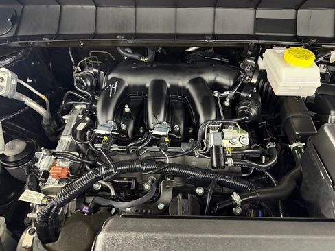 Used 2025 Nissan Pathfinder SL image 37