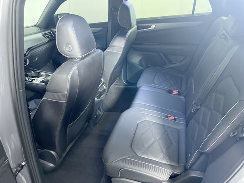 Used 2025 Volkswagen Atlas Cross Sport SE FWD image 21