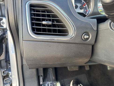 Used 2011 Chrysler 200 Touring image 54