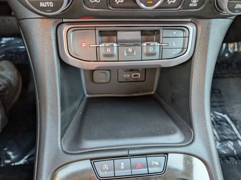 Certified 2023 GMC Acadia AT4 image 28