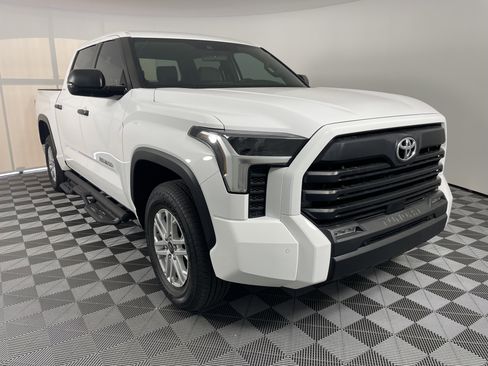 Used 2025 Toyota Tundra SR5 w/ SR5 Convenience Package AWD/4WD image 7