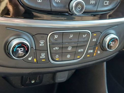 Used 2020 Chevrolet Traverse LT FWD image 37
