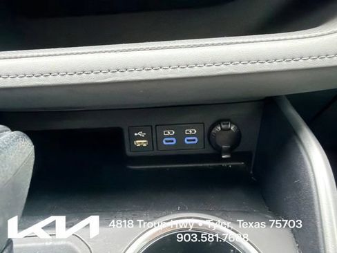 Used 2022 Toyota Highlander XLE FWD image 21
