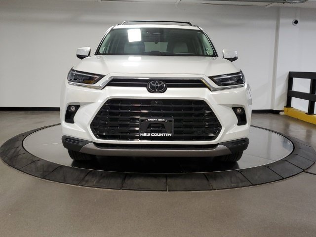 Used 2025 Toyota Grand Highlander AWD image 4