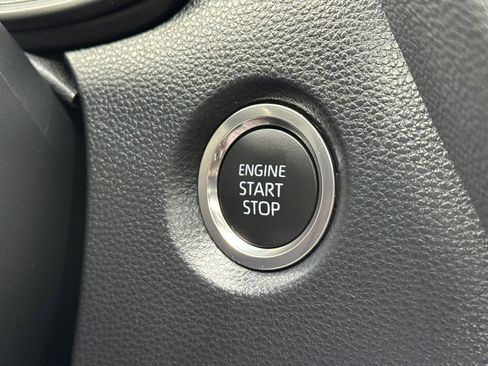 Used 2025 Toyota Corolla SE image 21