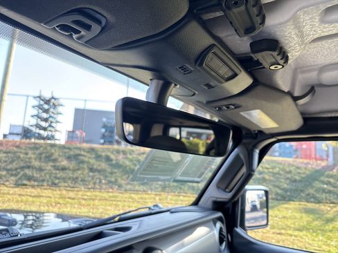 Certified 2023 Jeep Gladiator Willys image 27