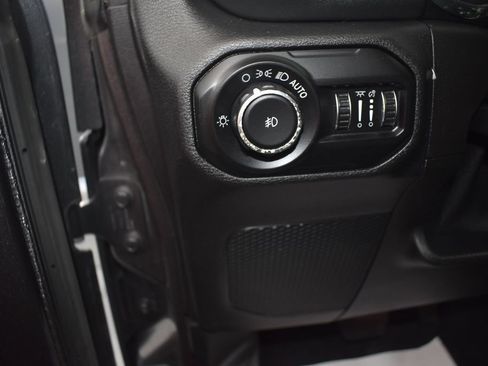 Used 2020 Jeep Wrangler Unlimited Sahara w/ Uconnect 4C Nav & Sound Group AWD/4WD image 21