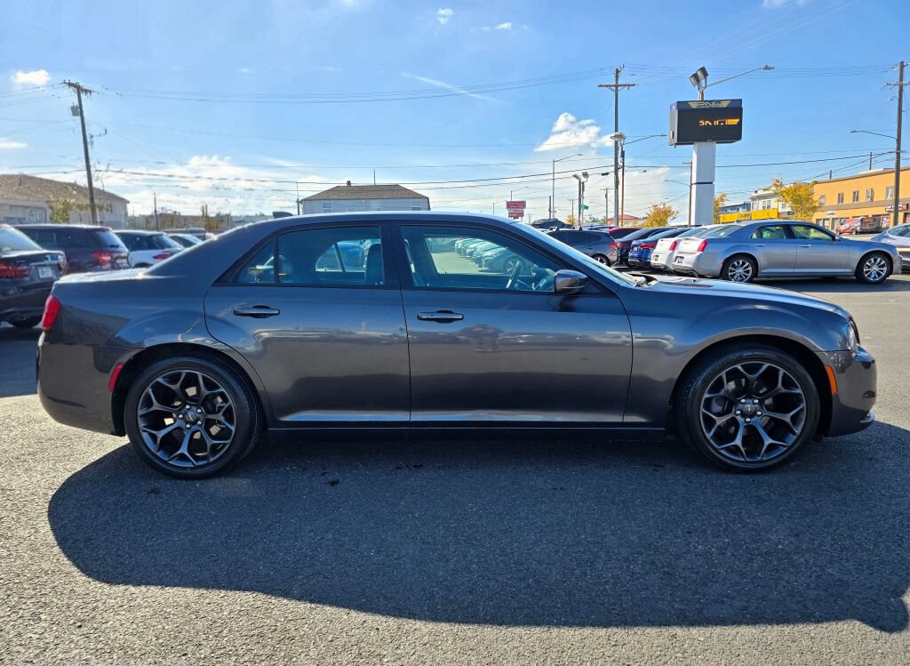 Used 2019 Chrysler 300 S RWD image 5