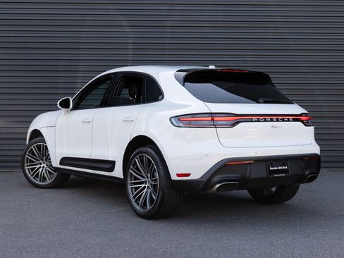 Certified 2026 Porsche Macan AWD/4WD image 3