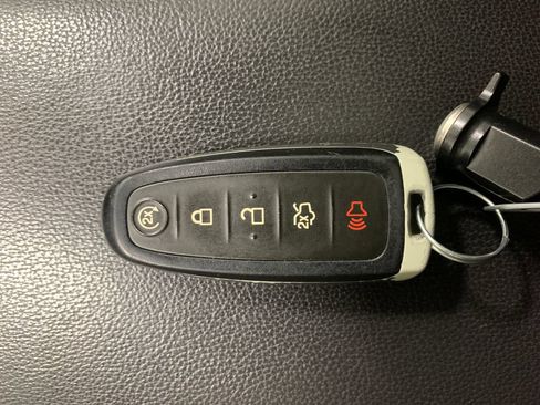 Used 2017 Ford Escape Titanium FWD image 16