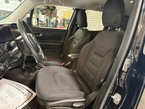 Certified 2017 Jeep Renegade Altitude AWD/4WD image 38