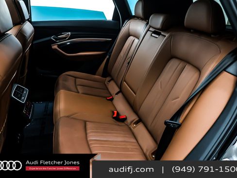 Used 2024 Audi Q8 e-tron Premium Plus w/ Premium Plus Package image 9