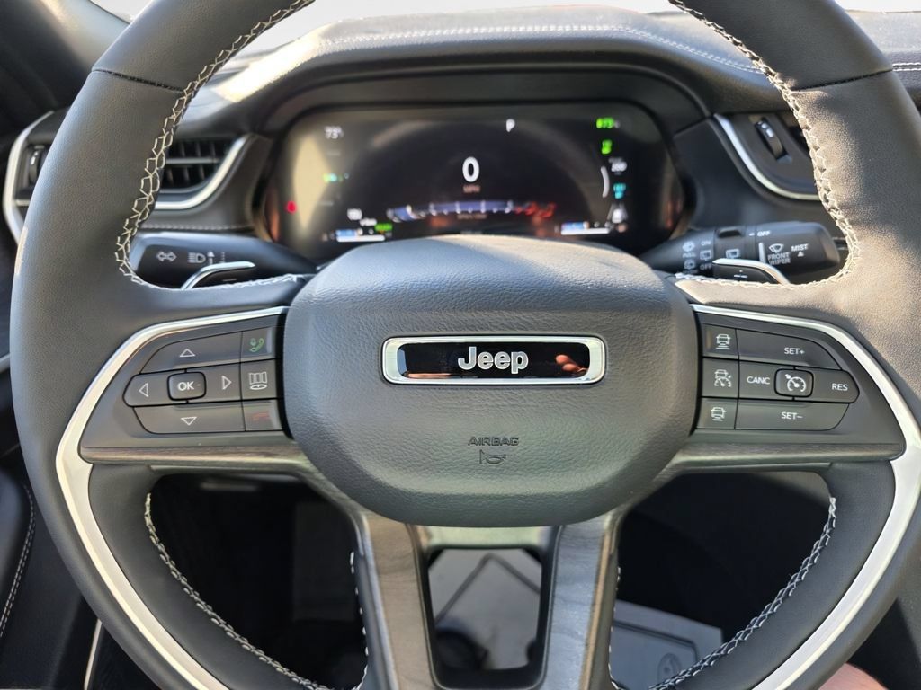 New 2025 Jeep Grand Cherokee Limited 4xe AWD/4WD image 12