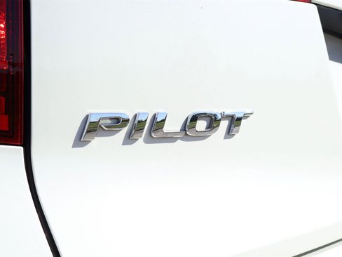 Used 2017 Honda Pilot Touring image 7