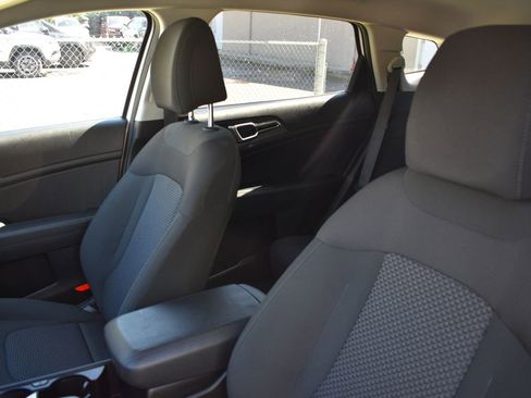 Used 2025 Kia Sportage LX FWD image 10