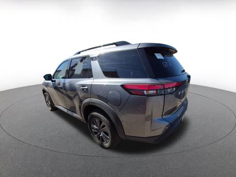 Used 2025 Nissan Pathfinder SV image 5