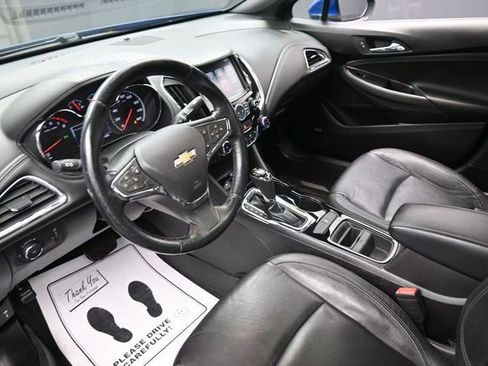 Used 2018 Chevrolet Cruze Premier FWD image 18