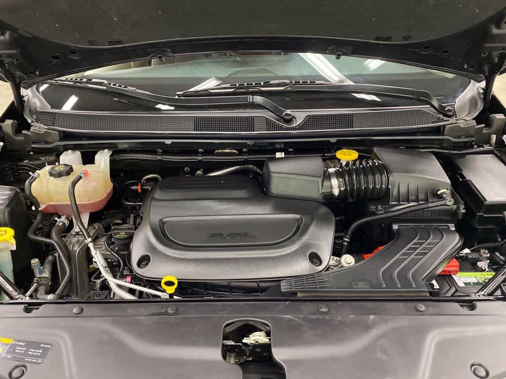 Used 2023 Chrysler Pacifica Limited FWD image 11