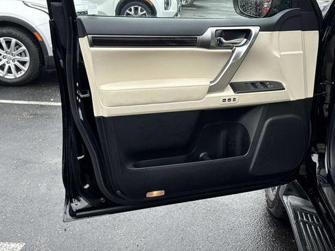 Used 2023 Lexus GX 460 Premium w/ Premium Plus Package image 16
