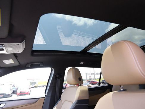 Used 2024 Volkswagen Atlas Cross Sport SE w/ Panoramic Sunroof Package AWD/4WD image 9