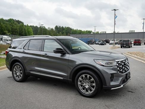 Used 2025 Ford Explorer Platinum AWD/4WD image 12