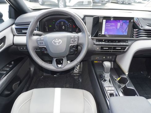 Certified 2025 Toyota Camry SE FWD image 9