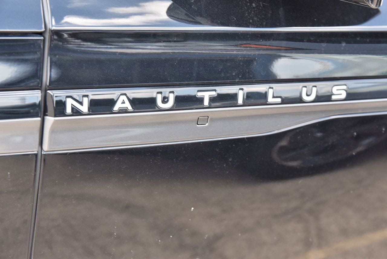 Certified 2025 Lincoln Nautilus Reserve w/ Jet Appearance Package AWD/4WD image 10