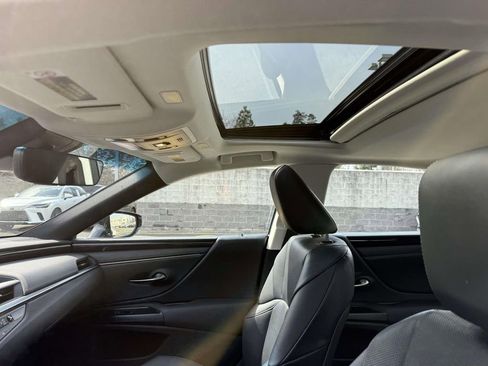 Used 2021 Lexus ES 300h w/ Premium Package image 20