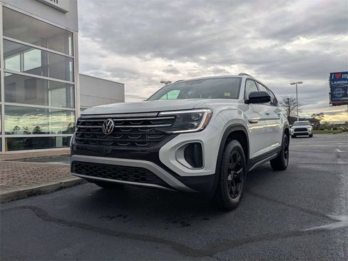 New 2026 Volkswagen Atlas Peak Edition image 9