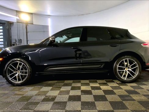 Used 2025 Porsche Macan image 2
