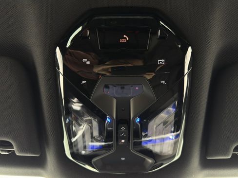 Used 2023 BMW i7 xDrive60 image 32