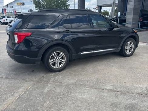 Used 2022 Ford Explorer XLT w/ Equipment Group 202A RWD image 3