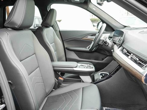 Used 2025 BMW X1 xDrive28i w/ Technology Package image 17