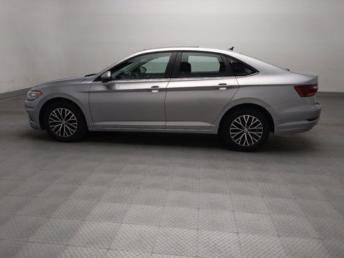 Used 2019 Volkswagen Jetta SE w/ Cold Weather Package FWD image 3