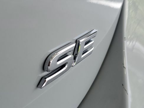 Used 2024 Toyota Camry SE FWD image 6