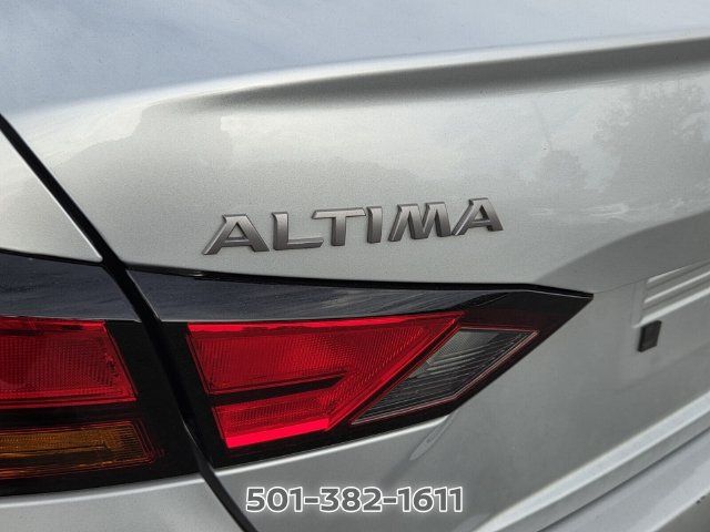Used 2025 Nissan Altima 2.5 SR FWD image 11